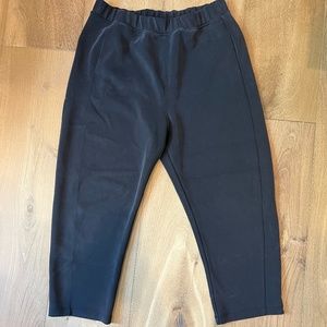 Black Lululemon w/ease mid-rise 7/8 pants